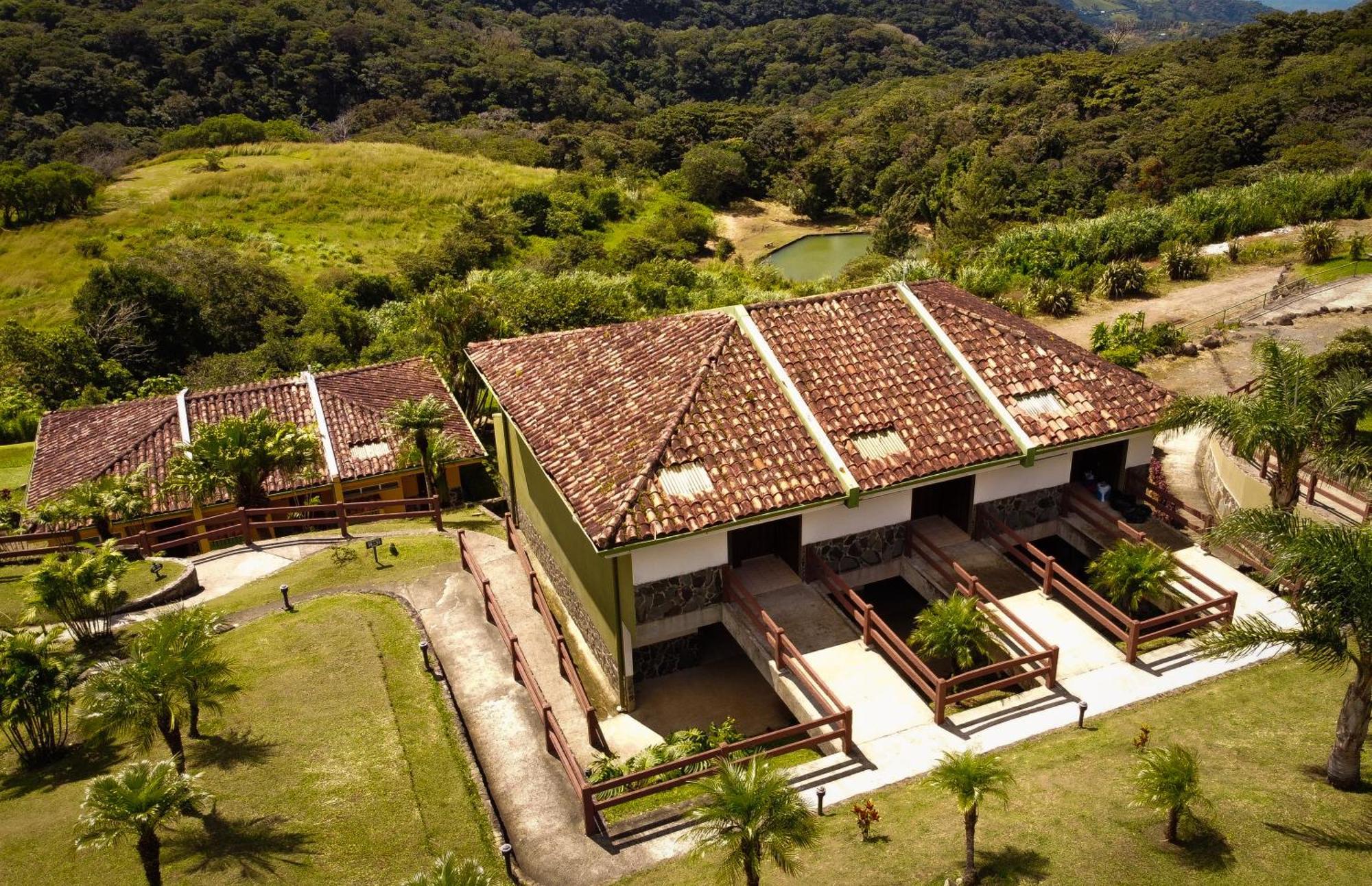 Hotel Montana Monteverde Bagian luar foto