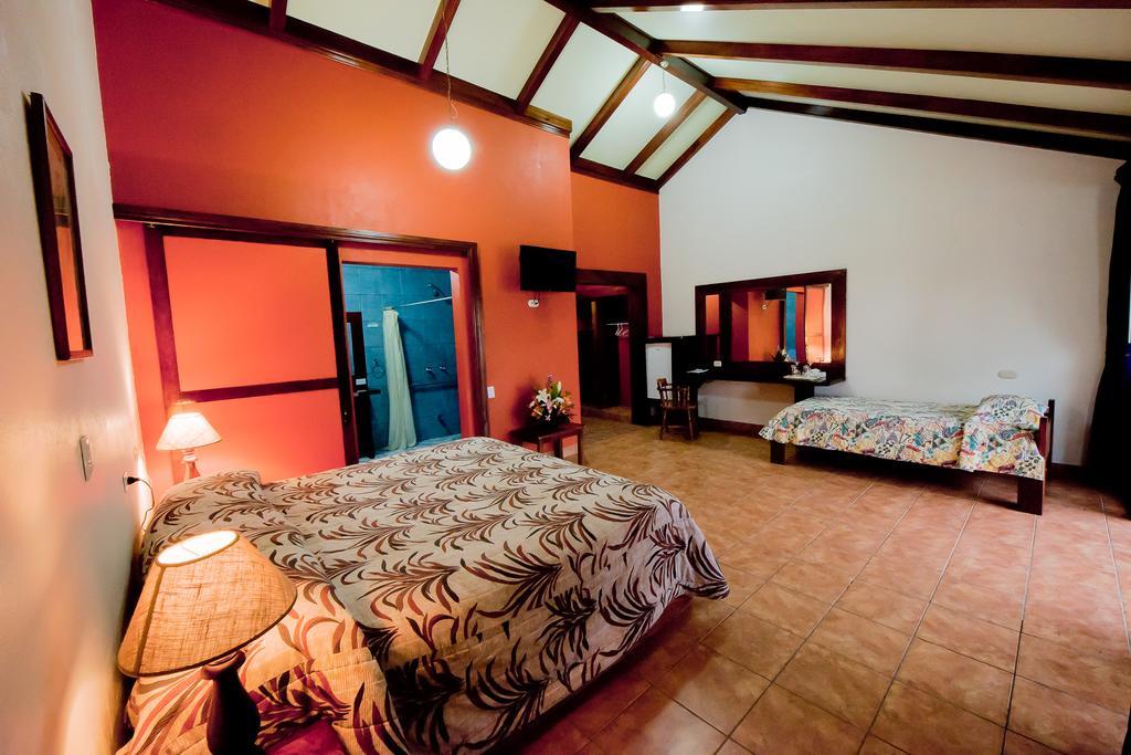 Hotel Montana Monteverde Bagian luar foto