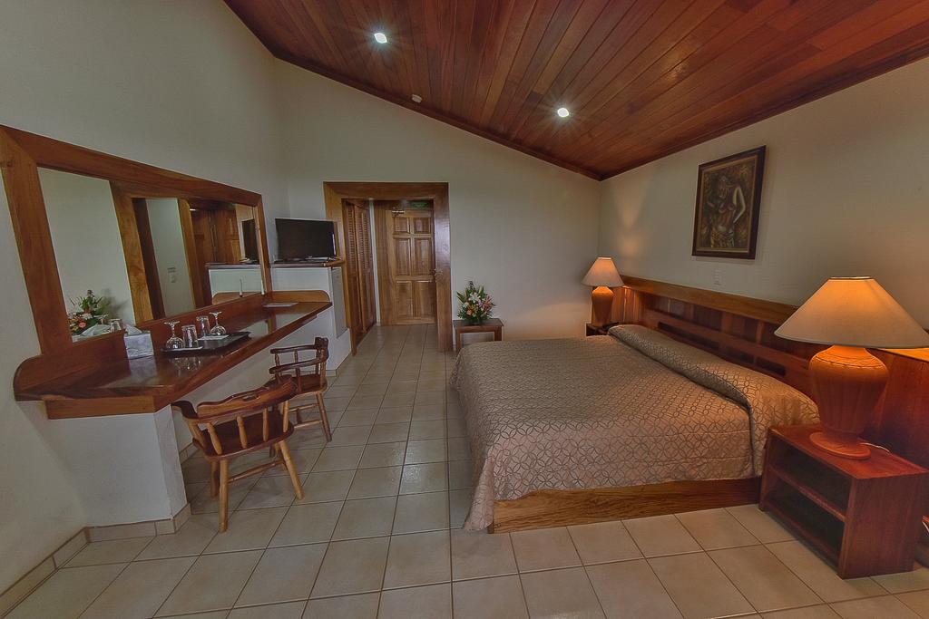 Hotel Montana Monteverde Bagian luar foto