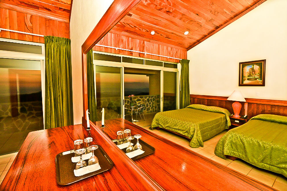 Hotel Montana Monteverde Bagian luar foto